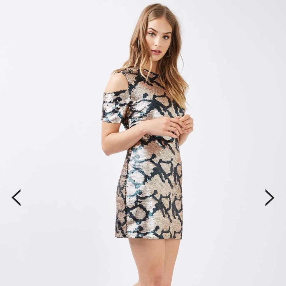 Super cute cold should sequins dress